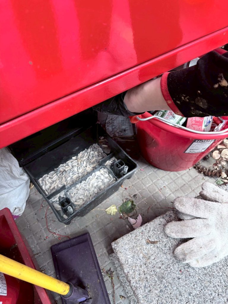 台北市公家機關外圍老鼠誘餌站施工