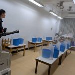 針對幼兒園牆角與活動區死角執行安全殘效藥劑噴灑清消