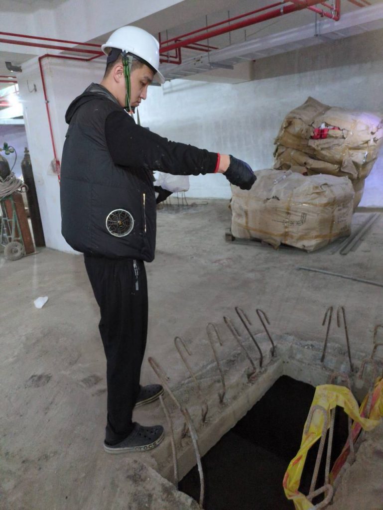 台北除蟲公司技術人員進行建案工地地下室積水與病媒危機評估