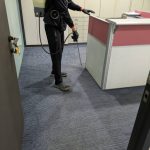 在個人辦公桌抽屜周邊與茶水間死角進行無味連鎖凝膠餌劑點藥