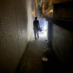 操作高功率熱煙霧設備對工業區整棟公司大樓地下室進行蚊蟲防治