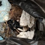 使用高溫蒸汽設備對冷氣孔洞與窗框死角進行殺菌消毒
